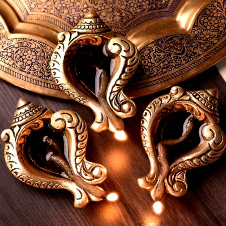 Pack of 3 Decorative Conch Single Wick Oil Lamp Diya